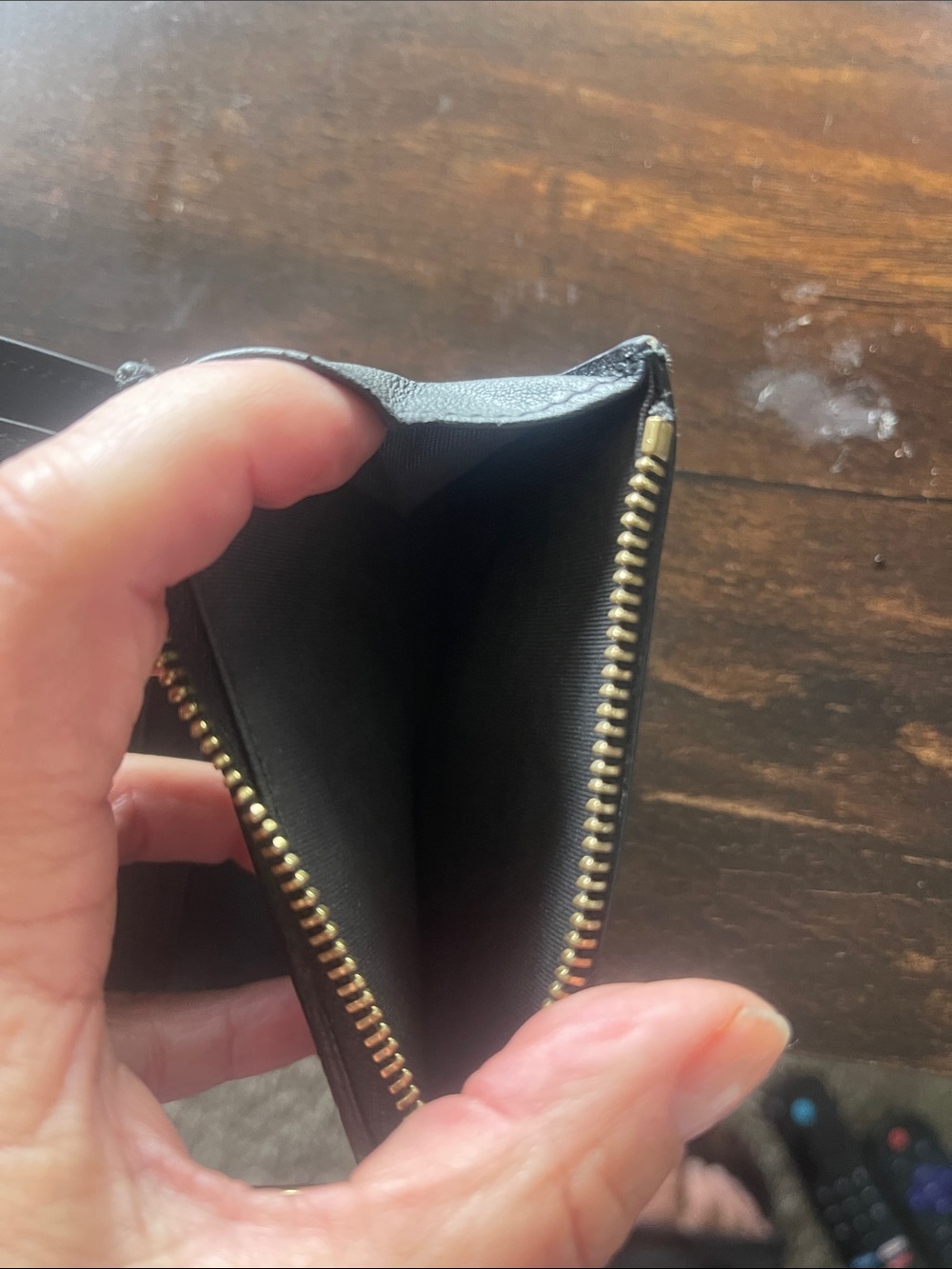 Jimmy Choo Black Leather Fold Card Holder with Gold Logo - Picture 4 of 5